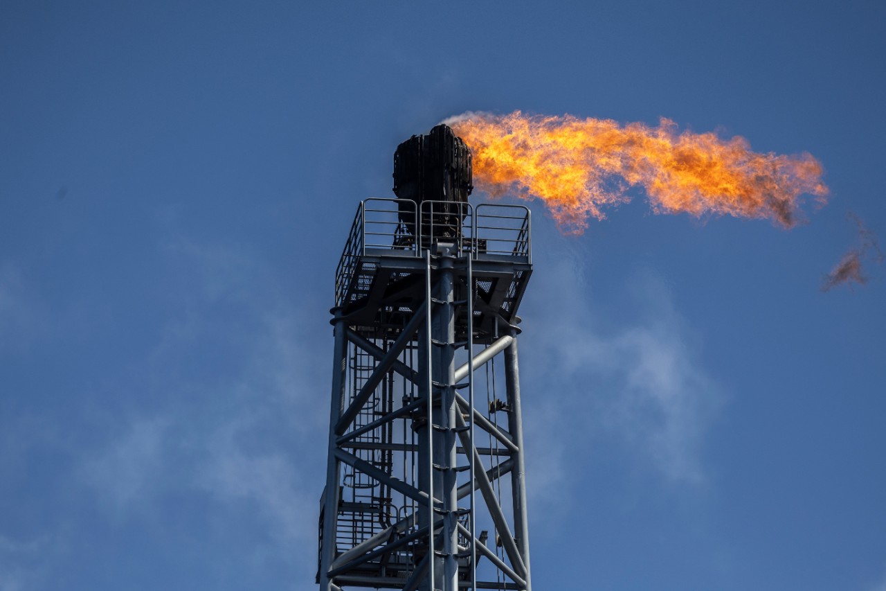 DOW, EUR/JPY hover above support as US natural gas comes off 3-month high
